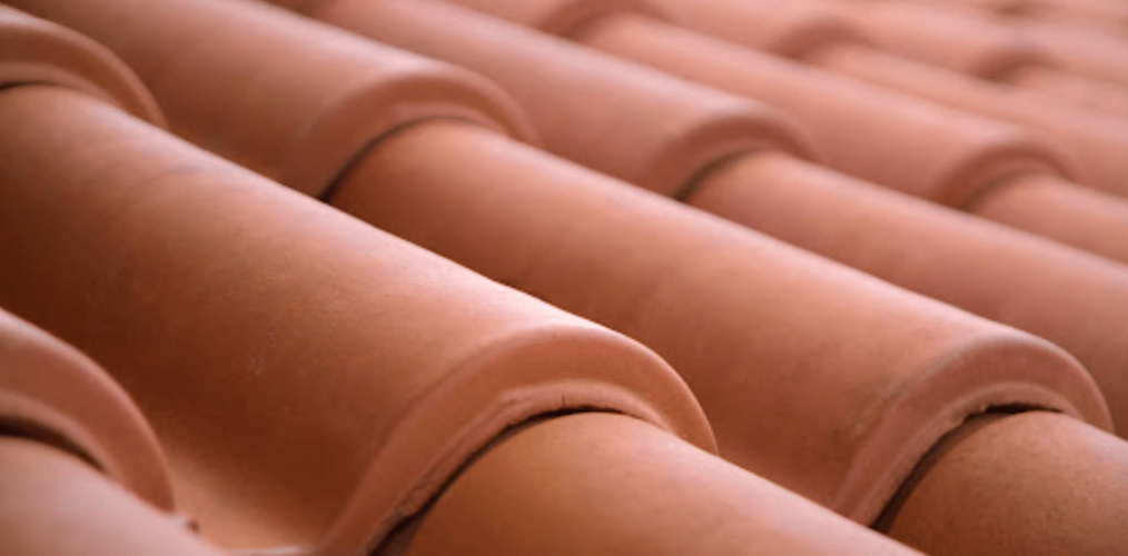 Napelem panelek rögzítése cserépfedés esetén