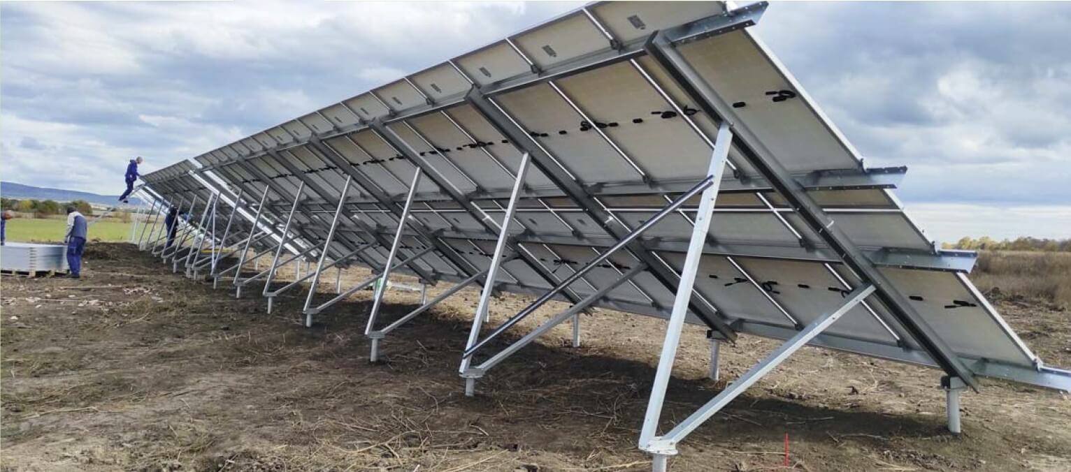 változtatható dőlésszögű napelem tartószerkezet